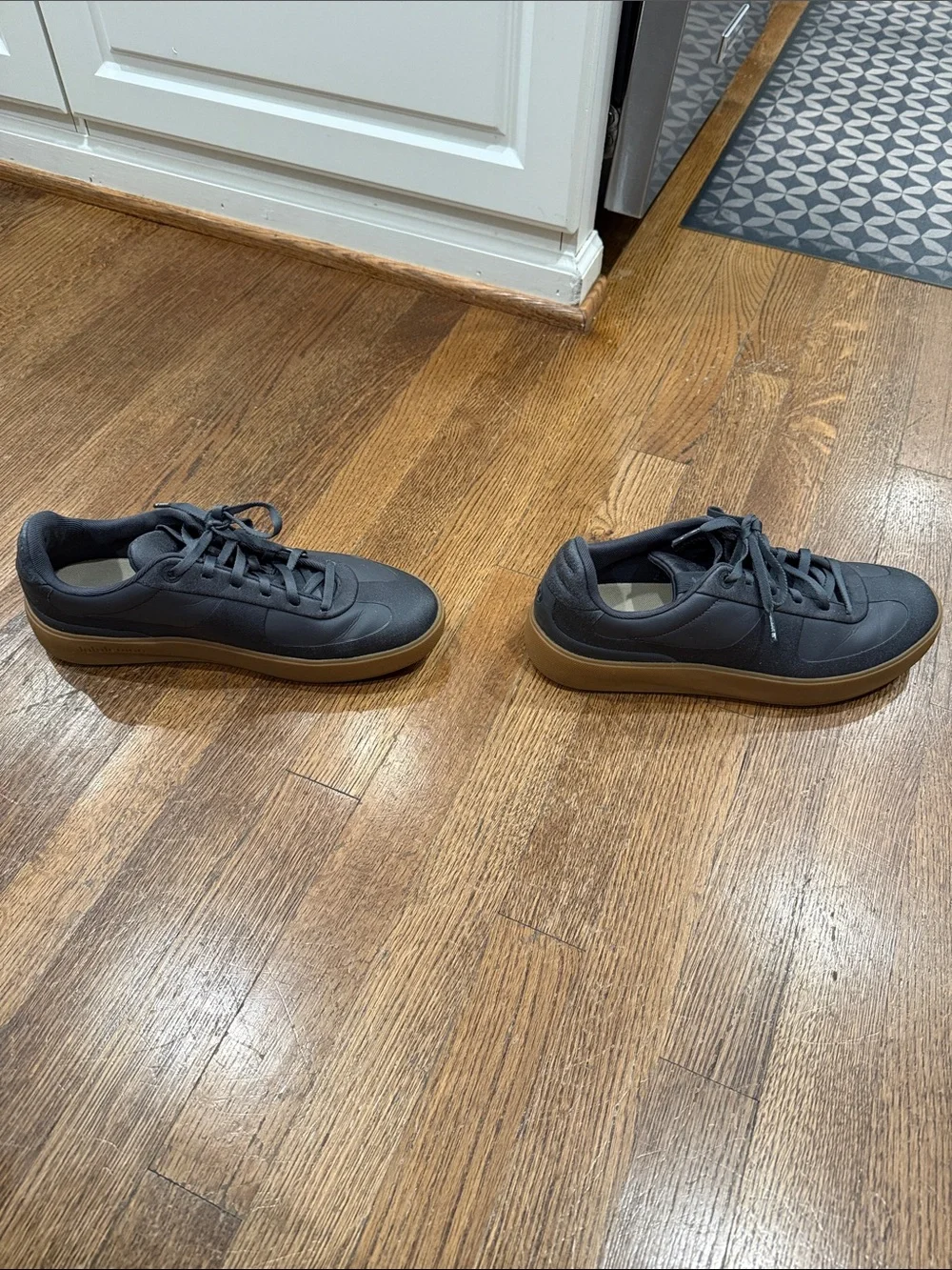 lululemon athletica Men's grey Low-Top Lace-Up Sneakers with Gum Sole